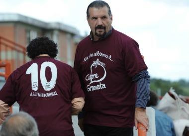 Luciano Barachini con la maglia Noi che a disposizione dei tifosi 