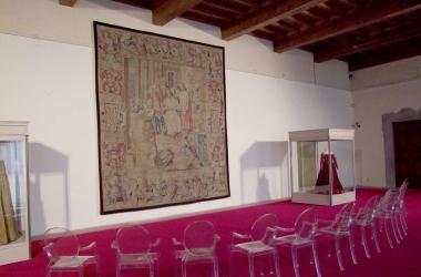 Sopra larazzo di Lorenzo il Magnifico incoraggia le arti a palazzo Reale 