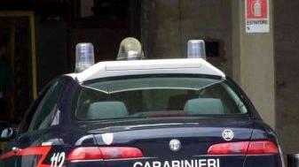 Una pattuglia dei carabinieri e una veduta di Fivizzano