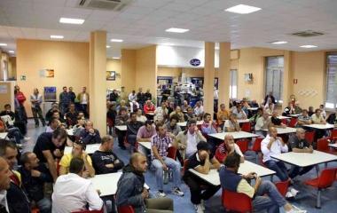 L’assemblea dei lavoratori del cantiere navale Nca