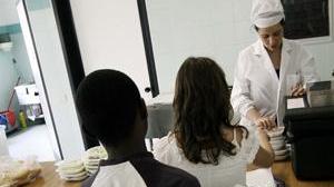 Rincara la mensa a scuola