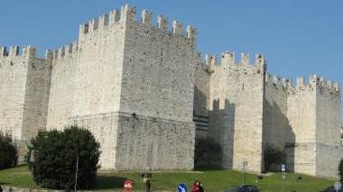 Prevenzione del tumore al seno Il Castello si tinge di rosa