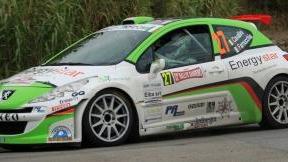 Un’evoluzione della Peugeot 207 S2000 gommata Pirelli e fornita dal team Pa Racing guidata da Tobia Cavallini