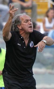 Lallenatore del Pisa Stefano Cuoghi   