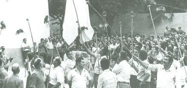 Una foto storica del 1970 che ritrae linaugurazione del monumento alle civette 