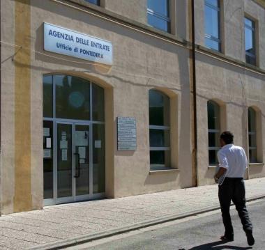 La sede dellAgenzia delle Entrate nel Dente Piaggio a Pontedera   