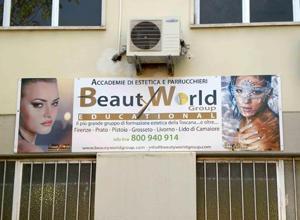 Chiude la scuola di estetica, infuriate le corsiste