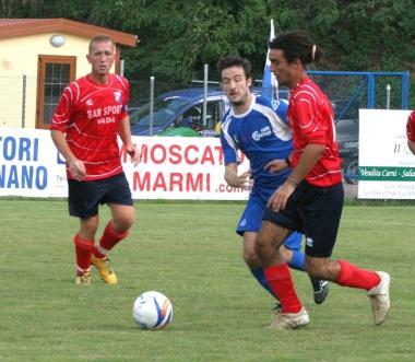 Il match tra l Ammoscato Marmi e lArena del Popolo di Vada della prima giornata del torneo Amatori    