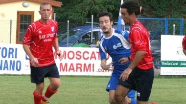 Il match tra l’ Ammoscato Marmi e l’Arena del Popolo di Vada della prima giornata del torneo Amatori