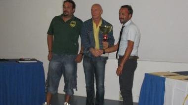 <b>PREMIAZIONE.</b> Il Cresi riceve il trofeo