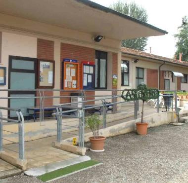 Nuovo raid notturno al campo di atletica