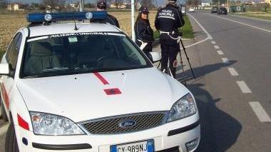 Una pattuglia dei vigili urbani