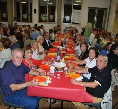 La cena organizzata nellambito della Festa del volontariato 