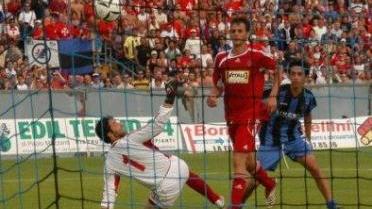 <b>17.6.2010</b> Lo storico pallonetto di Ciotola contro il Monza all’Arena