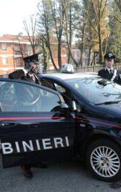 Una pattuglia dei carabinieri ha salvato la vita a una quarantenne