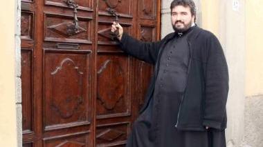 <strong>PAURA.</strong> Don Damiano Pacini, parroco di Camaiore