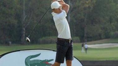 Yao Guangming sul green del Golf club Le Pavoniere