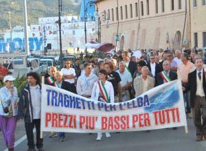 Traghetti troppo cari, gli elbani protestano