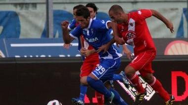 Un’azione di forza del giovane attaccante georgiano Levan Mchedlidze nel corso del derby andato in scena sabato scorso allo stadio Carlo Castellani contro il Grosseto