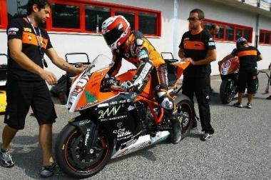 <b>PADDOCK.</b> Nico Vivarelli durante una sosta 