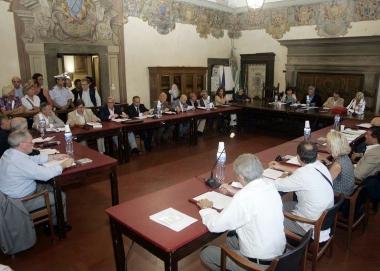 Seduta consiliare a Pescia