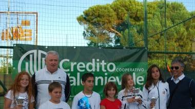 La premiazione di alcuni dei vincitori del torneo giovanile