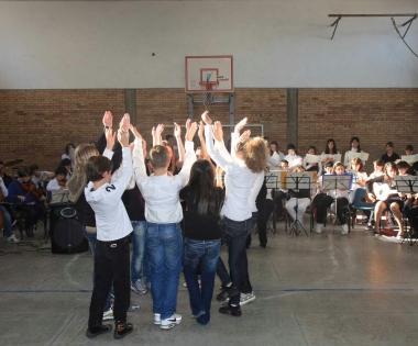 Uno spettacolo con il coinvolgimento delle scuole 