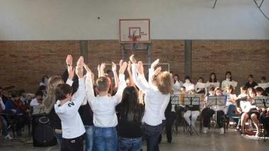 Uno spettacolo con il coinvolgimento delle scuole