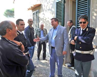 La polizia ha vigilato sulloperazione di sequestro 