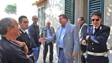 La polizia ha vigilato sull’operazione di sequestro