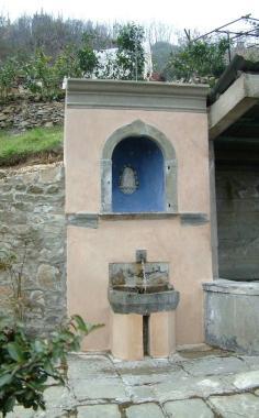 Il tabernacolo restaurato a Picchioni 