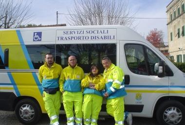 Un gruppo di volontari della Misericordia 