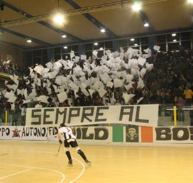 <b>IN CORSA.</b> Il pubblico al palazzetto 