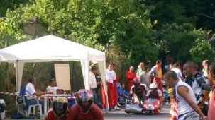 La sfida dei carretti è sempre molto sentita: quest’anno si sono iscritte 138 persone; buona prova della squadra apuana Carretto Pazzo