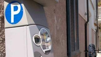 <b>SOSTA. </b>A sinistra il parcheggio gratuito di via Petrarca Sotto, Pastechi
