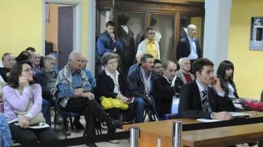 L’aula consiliare e il sindaco Del Ghingaro durante il suo intervento
