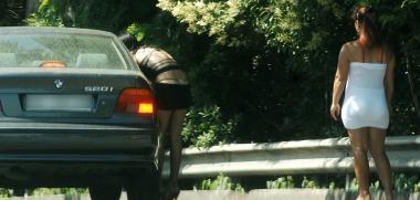 <b>LUCCIOLE. </b>Prostitute adescano clienti           