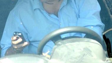 Guidare e telefonare sono attività che non vanno d’accordo