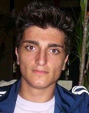 Auguri al fenomeno Michele Orabona per i suoi 18 anni, dalle befane dello studio del Notaio Martinelli. ...