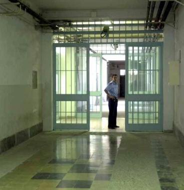 «Agenti a Pontremoli ma l'istituto è chiuso»