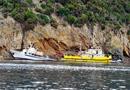 Task force al Nasuto per disincagliare la barca affondata
