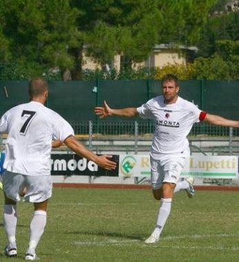 <b>PISA SPORTING CLUB. </b>Rigucci festeggia dopo un gol 