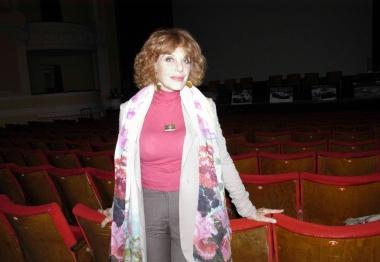 In alto Simona Marchini  