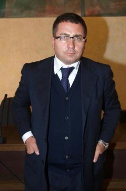 Daniele De Sanctis, 42 anni, è il nuovo comandante della polizia municipale di Pietrasanta Romano, ha comandanto anche i vigili di Aprilia