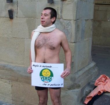 A fianco Lorenzo Lombardi sopra una clamorosa protesta del neo segretario contro luso delle pellicce 