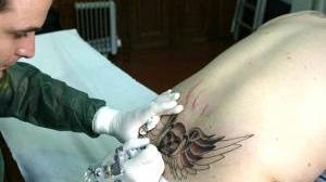 I tatuaggi? Si fanno a scuola. Via al corso che insegna il mestiere