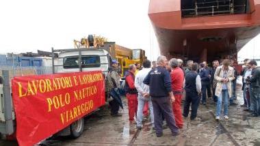 Protesta dei lavoratori all’interno del Polo Nautico