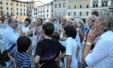 Un gruppo in piazza San Michele 