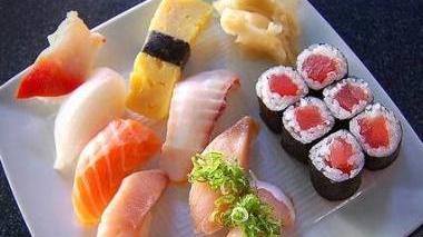 Un piatto di sushi