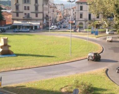 Parcheggio sulla rotonda il cantiere sta per aprire
